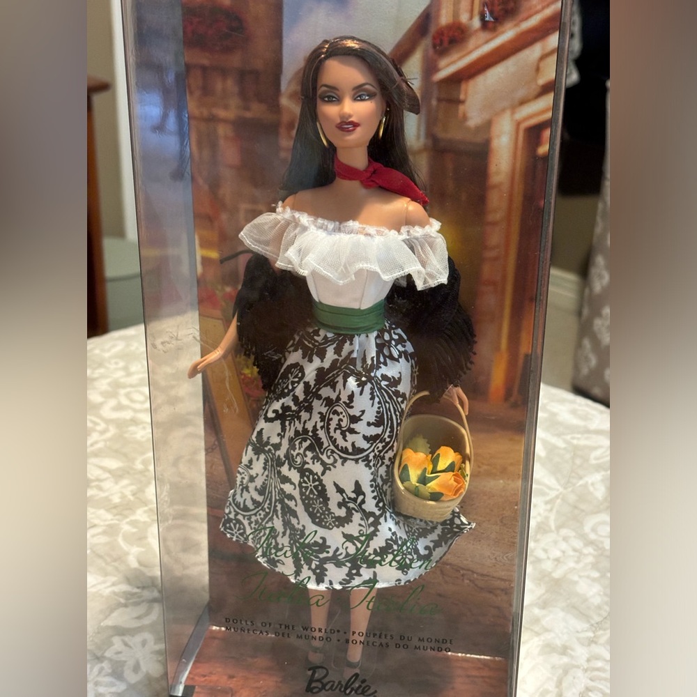 Dolls Of the World Collectible Italy Barbie 2009